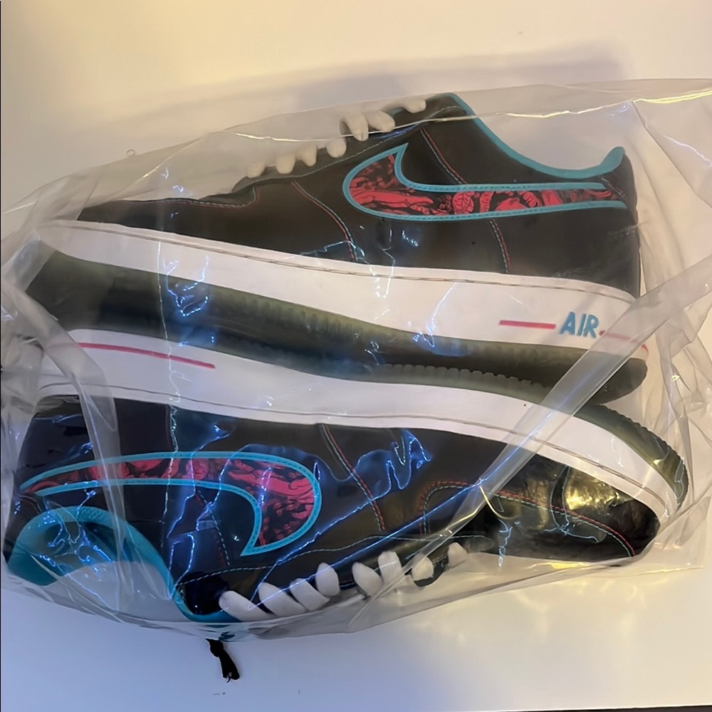 Nike Air Force 1 ‘07 LV8 Black/Fireberry – LT blue